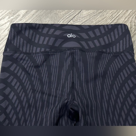 🖤 ALO YOGA Motion Mesh Leggings - Size Small 🖤 - Picture 7 of 8
